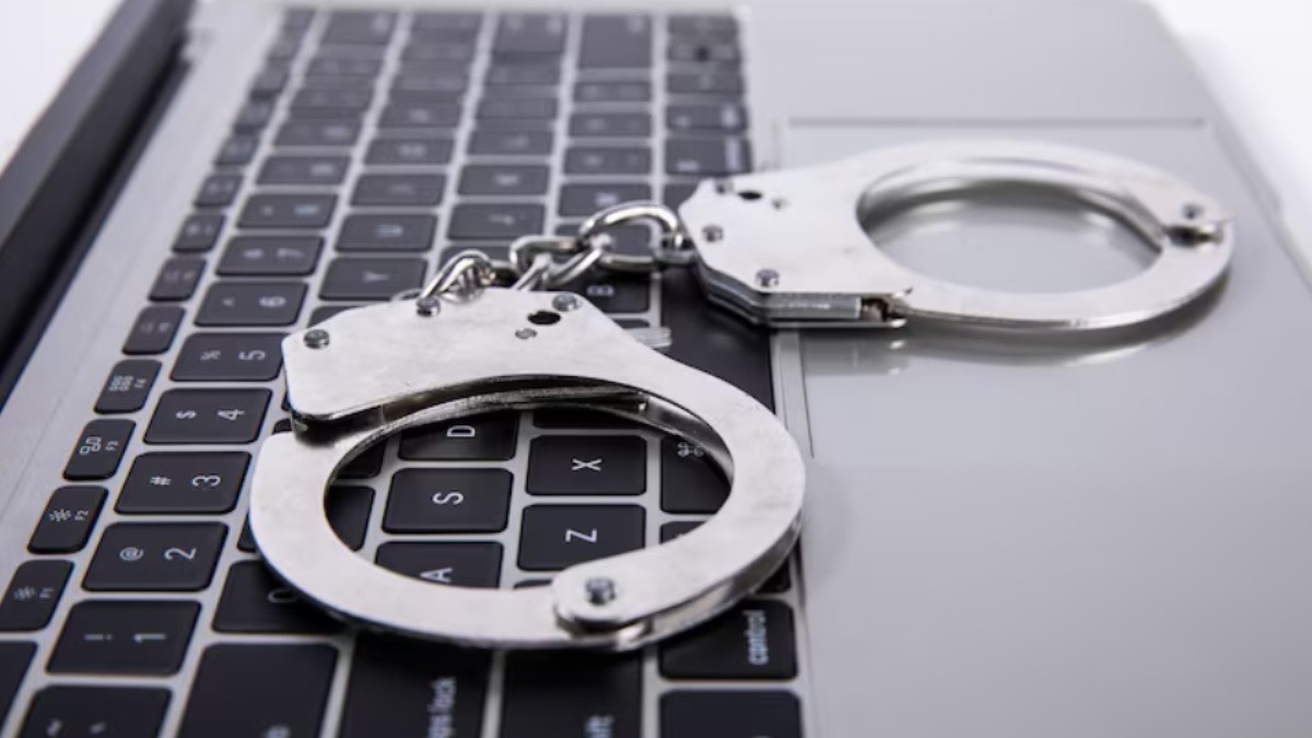 Lucknow Digital Arrest Scam: Retired Airport Director and Wife Duped of ₹70 Lakh