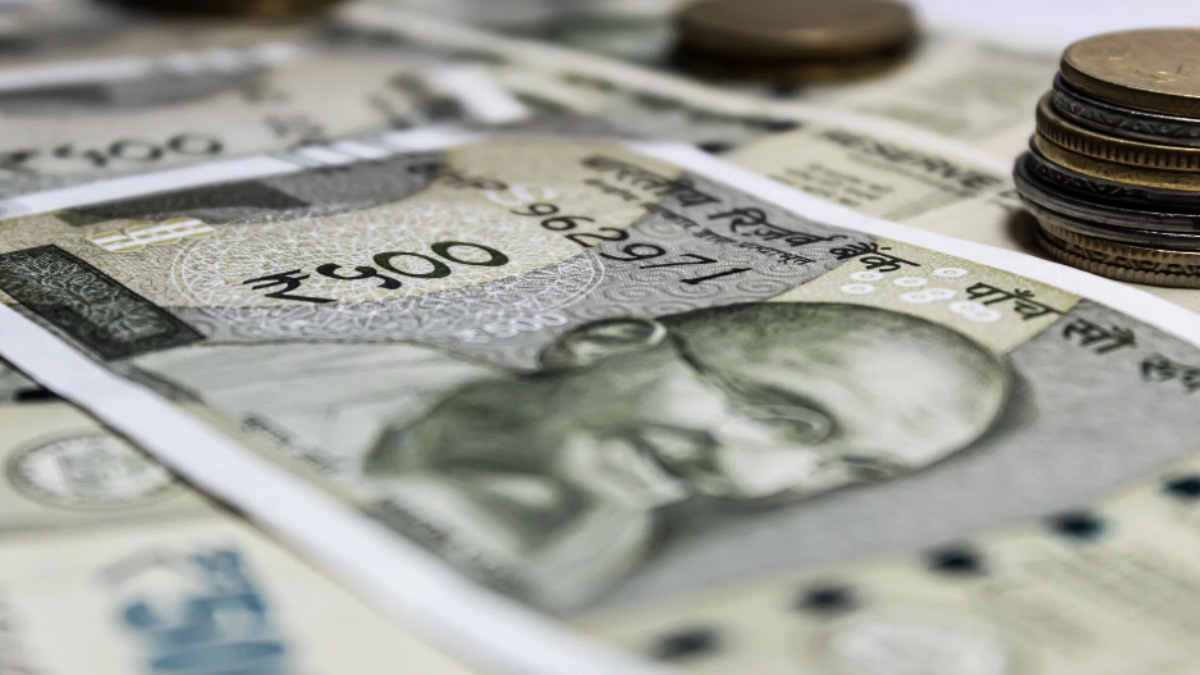 Rupee Gains 35 Paise to 95.64 Against U.S. Dollar in Early Trade | Latest Forex News