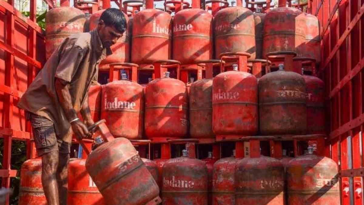 Commercial Cylinder Rises Rs 9.50 From Sept 1 Commercial Cylinder Rises Rs 9.50 From Sept 1